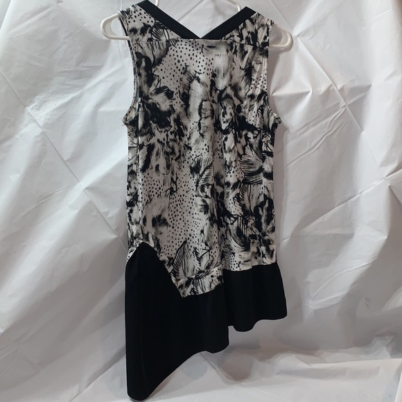 Simply Vera by Vera Wang White and Black Print with Black Trim Tank top Size M - Picture 5 of 6